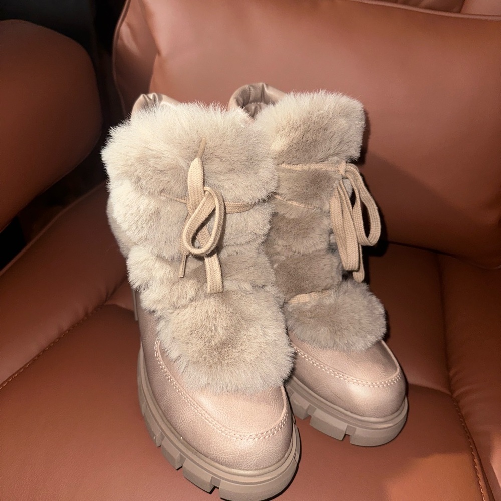 ladies faux fur boots